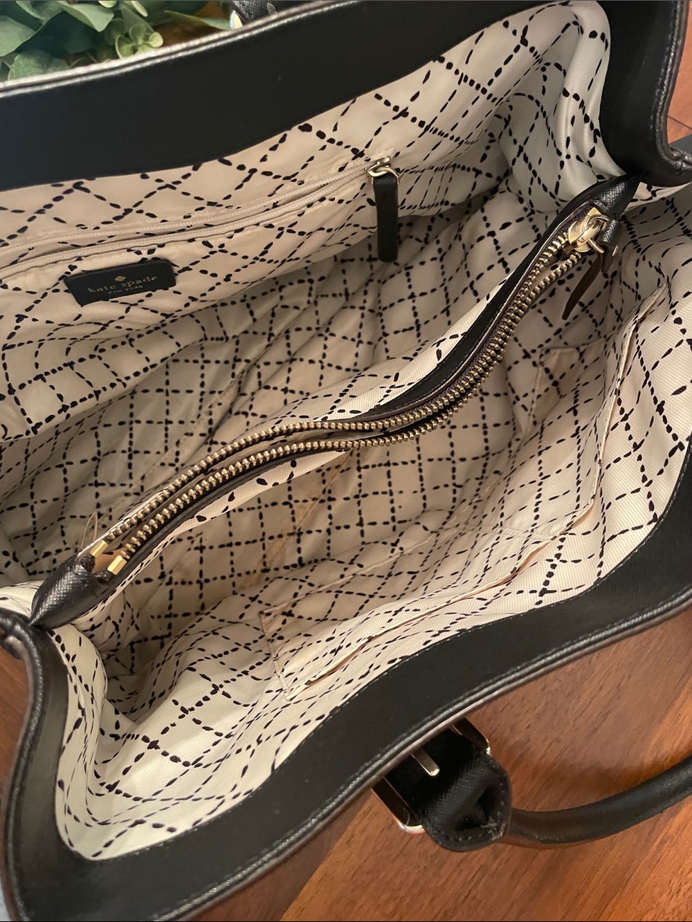 kate spade Black Saffiano Leather Tote with Gold Logo C66 - Picture 4 of 13